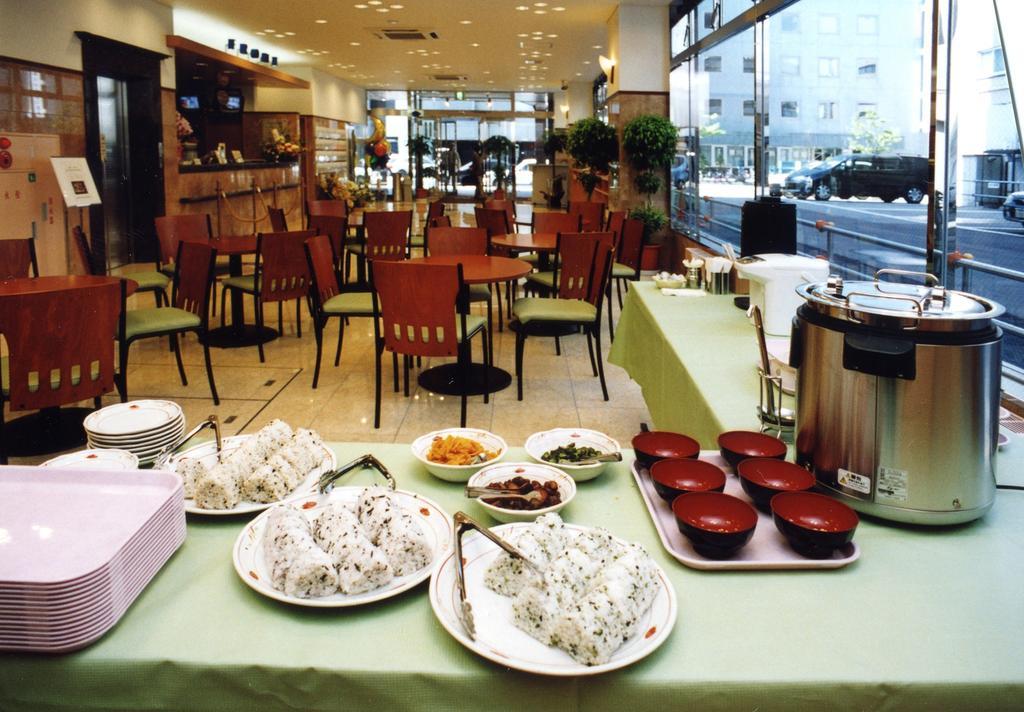 Toyoko Inn Hokkaido Asahikawa Ekimae Ichijo Dori Luaran gambar